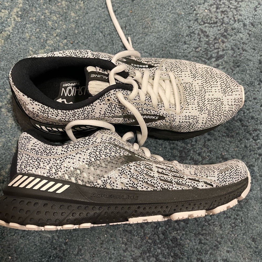 Make an offer! Brooks Adrenaline GTS 21 size 7.5 NWOT